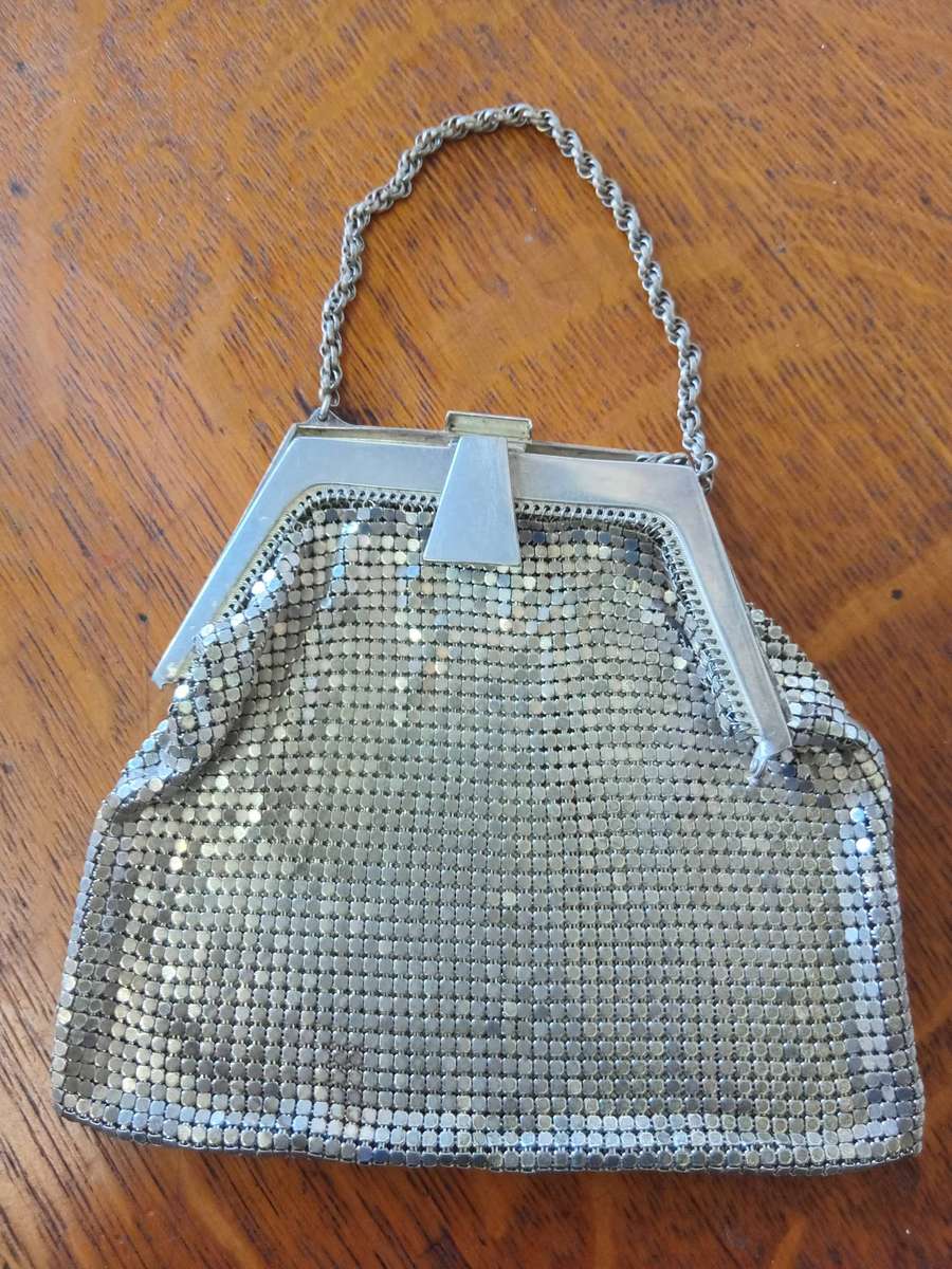 VINTAGE WHITING DAVIES SILVER PURSE *HIGHLY COLLECTABLE*