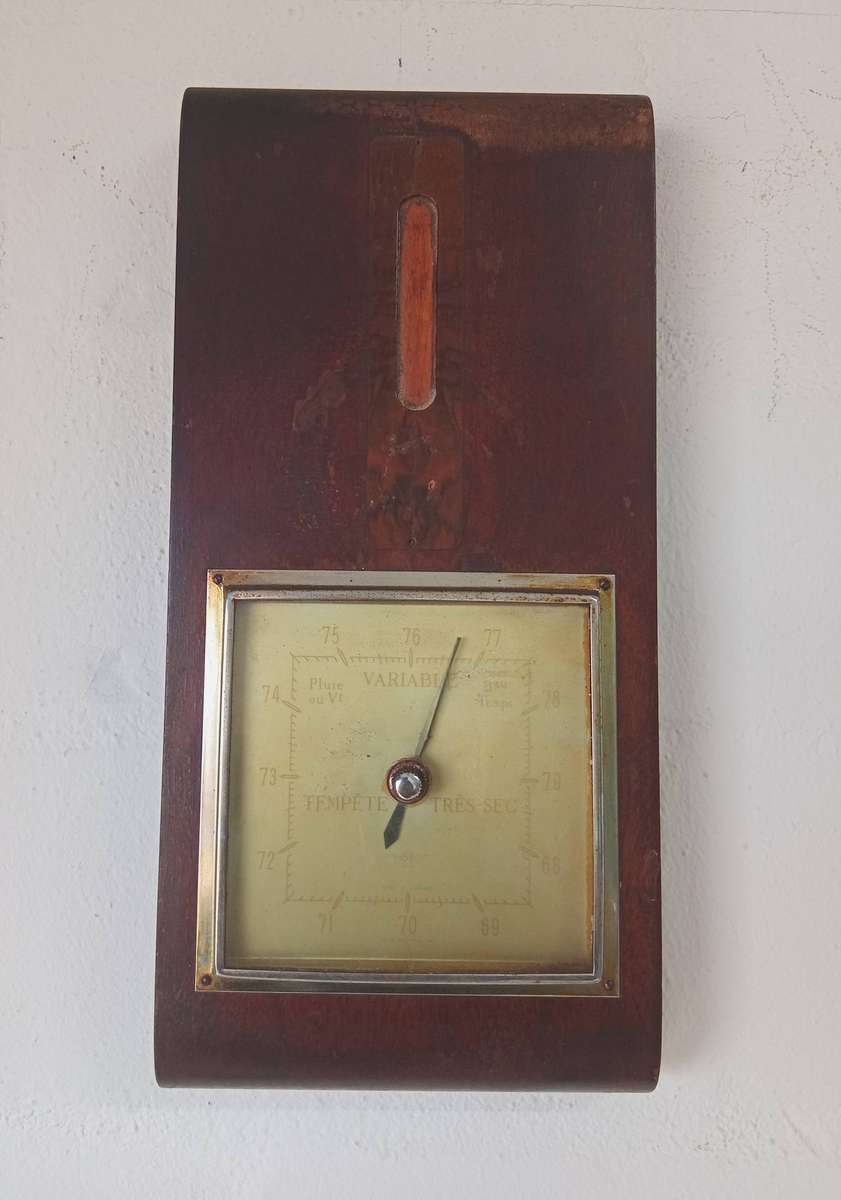 VINTAGE WOODEN BAROMETER MADE IN ENGLAND *HIGHLY COLLECTABLE*