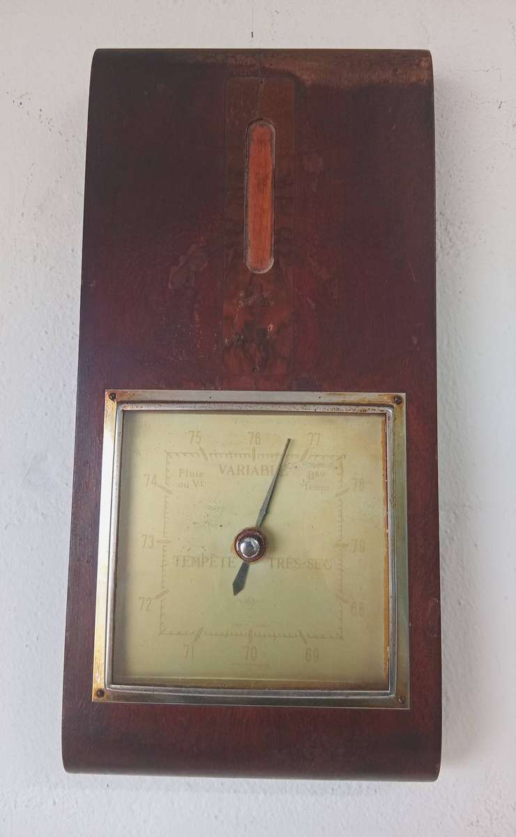 VINTAGE WOODEN BAROMETER MADE IN ENGLAND *HIGHLY COLLECTABLE*