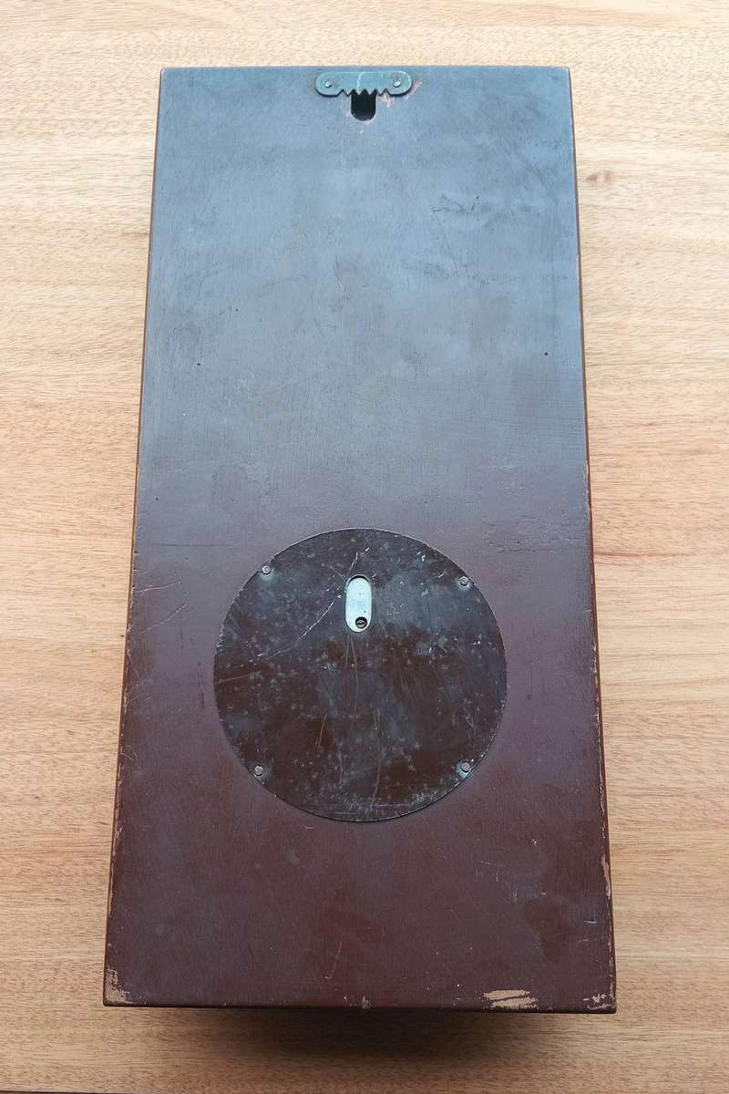 VINTAGE WOODEN BAROMETER MADE IN ENGLAND *HIGHLY COLLECTABLE*