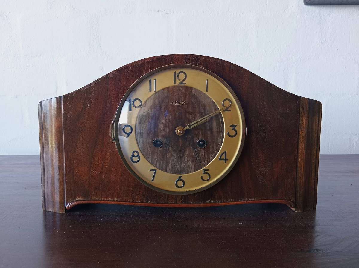 VINTAGE ART DECO CHIMING MANTEL CLOCK *HIGHLY COLLECTABLE*