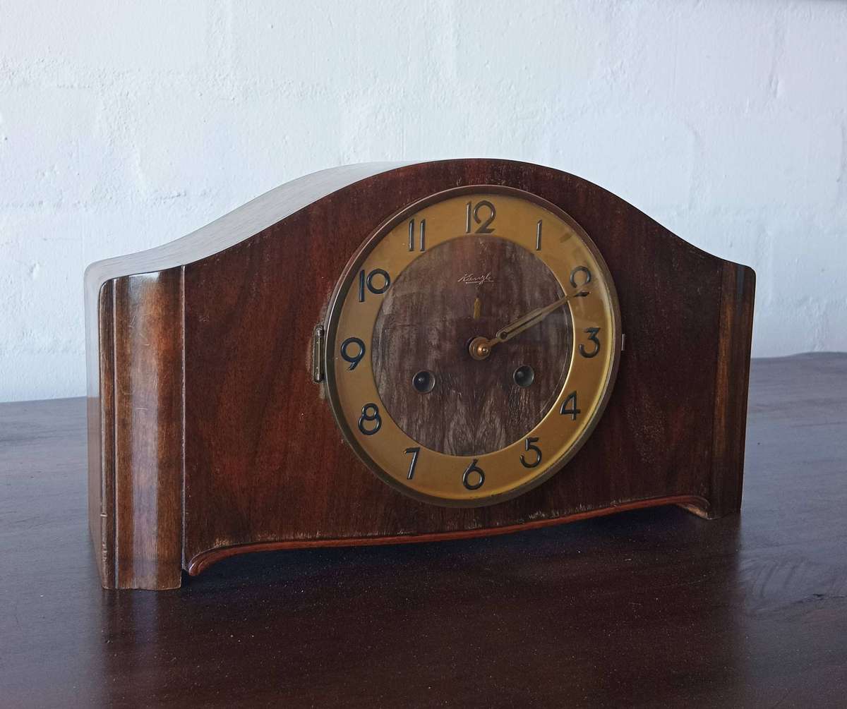 VINTAGE ART DECO CHIMING MANTEL CLOCK *HIGHLY COLLECTABLE*