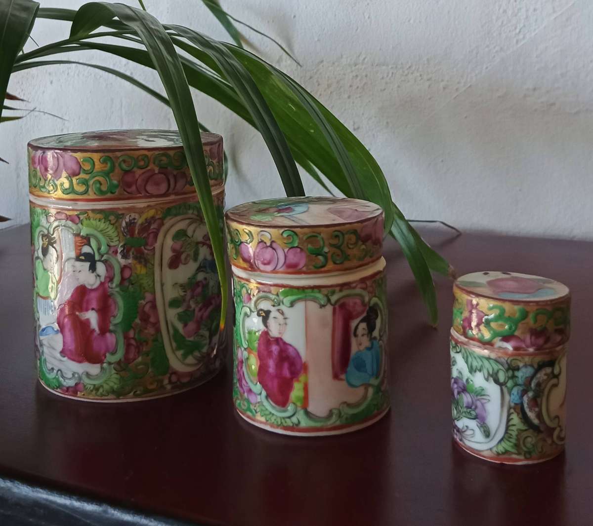 *Sells FOR R10000 OVERSEAS* ANTIQUE CHINESE QINY DYNASTY FAMILLIE ROSE MEDALLION LIDDED JAR!