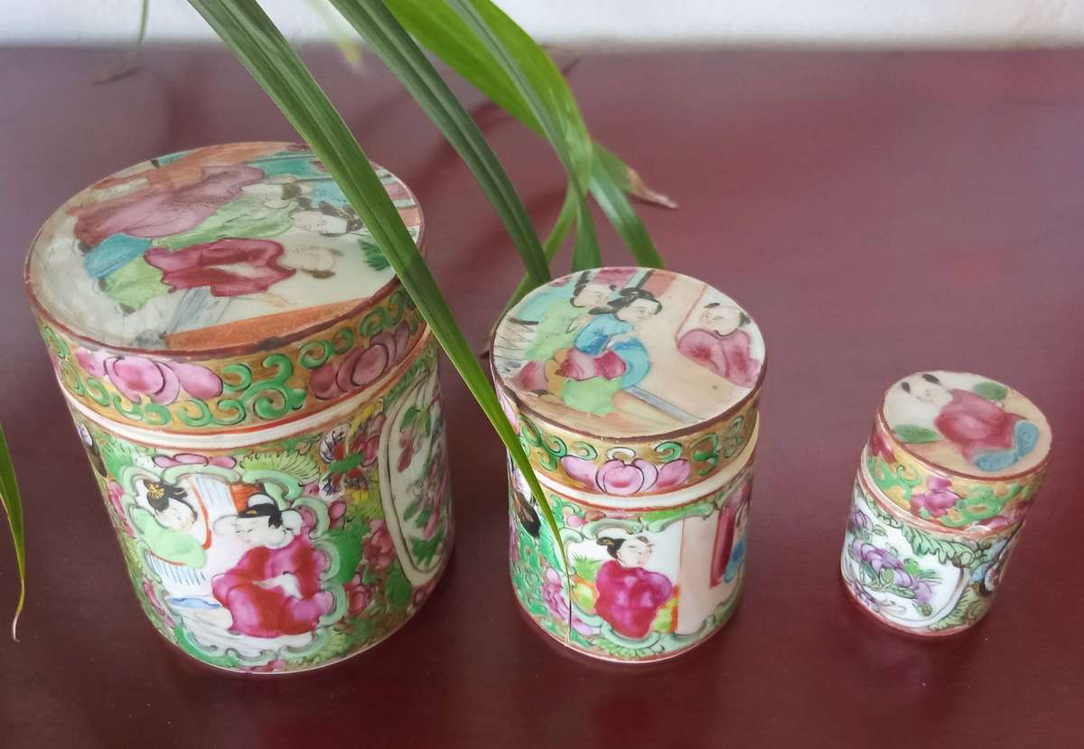 *Sells FOR R10000 OVERSEAS* ANTIQUE CHINESE QINY DYNASTY FAMILLIE ROSE MEDALLION LIDDED JAR!