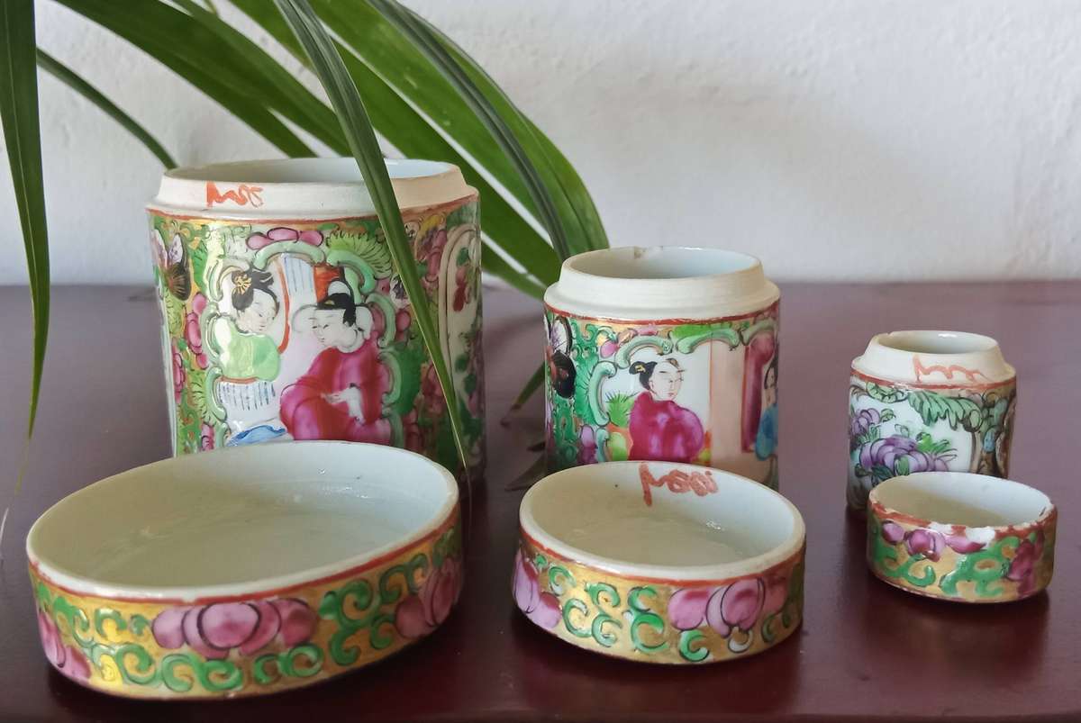 *Sells FOR R10000 OVERSEAS* ANTIQUE CHINESE QINY DYNASTY FAMILLIE ROSE MEDALLION LIDDED JAR!