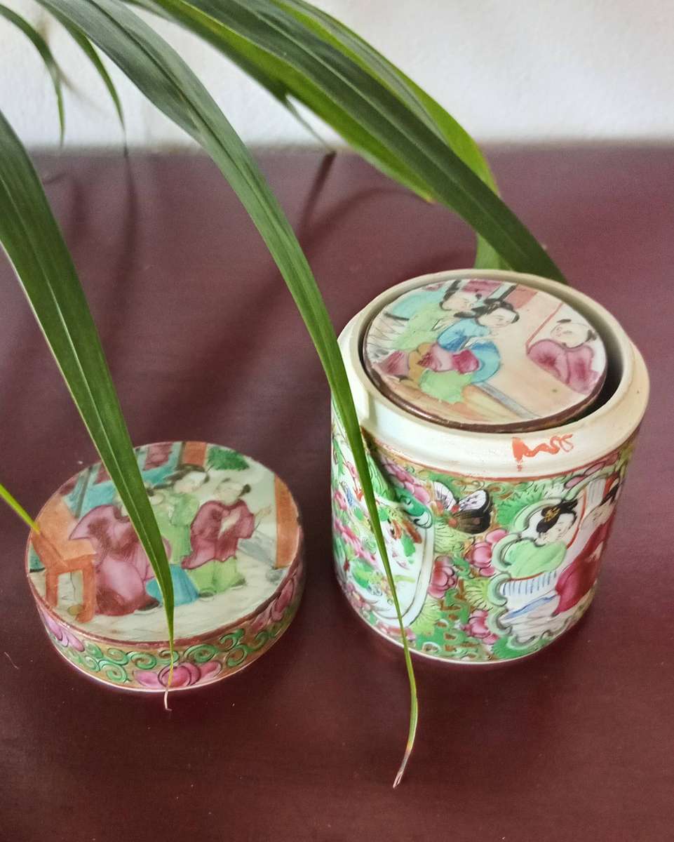 *Sells FOR R10000 OVERSEAS* ANTIQUE CHINESE QINY DYNASTY FAMILLIE ROSE MEDALLION LIDDED JAR!