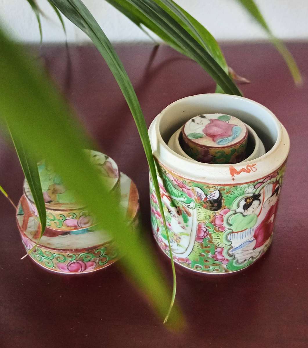 *Sells FOR R10000 OVERSEAS* ANTIQUE CHINESE QINY DYNASTY FAMILLIE ROSE MEDALLION LIDDED JAR!