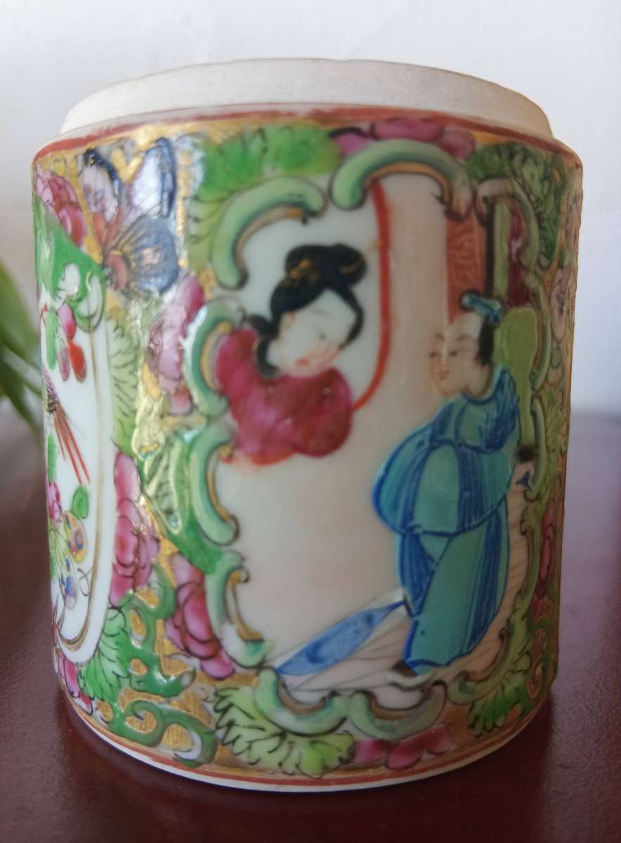 *Sells FOR R10000 OVERSEAS* ANTIQUE CHINESE QINY DYNASTY FAMILLIE ROSE MEDALLION LIDDED JAR!