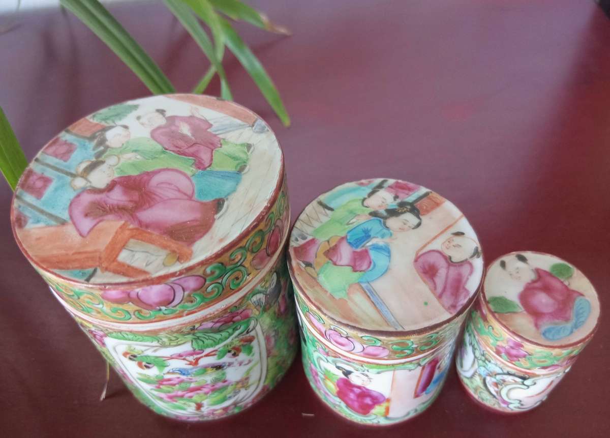 *Sells FOR R10000 OVERSEAS* ANTIQUE CHINESE QINY DYNASTY FAMILLIE ROSE MEDALLION LIDDED JAR!