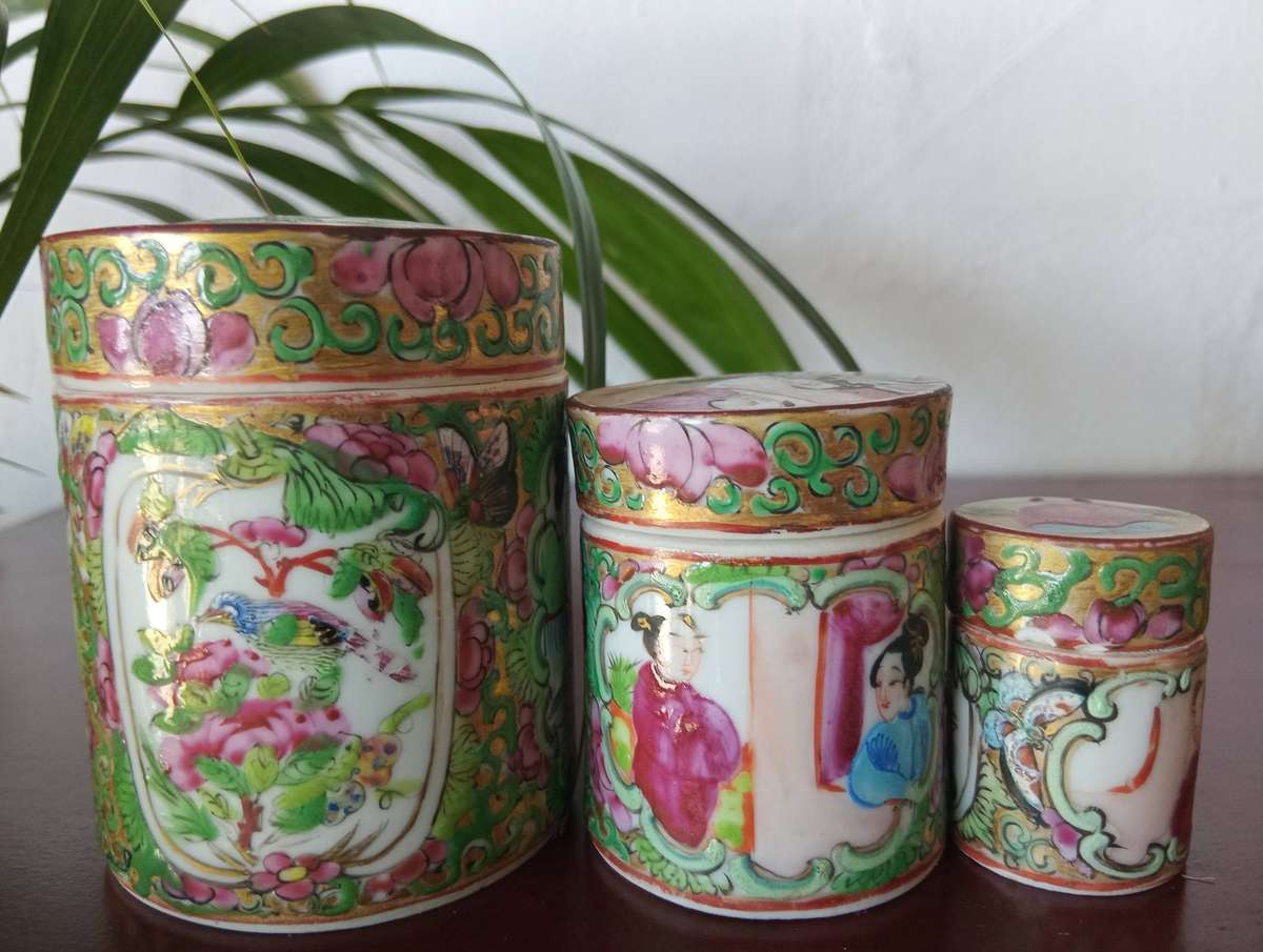 *Sells FOR R10000 OVERSEAS* ANTIQUE CHINESE QINY DYNASTY FAMILLIE ROSE MEDALLION LIDDED JAR!