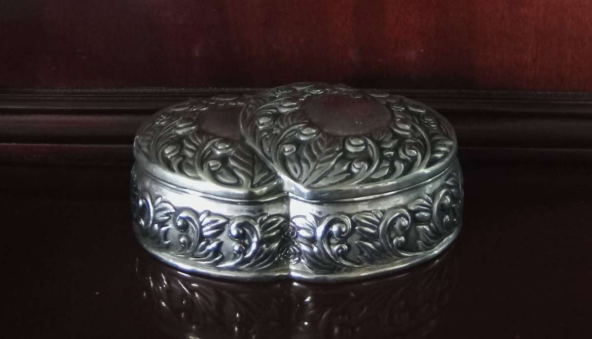 HINGED DOUBLE HEART TRINKET BOX