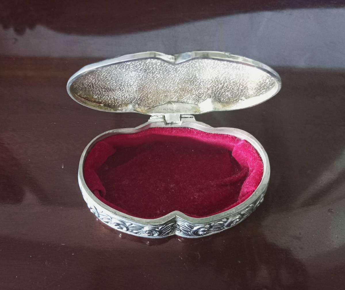 HINGED DOUBLE HEART TRINKET BOX
