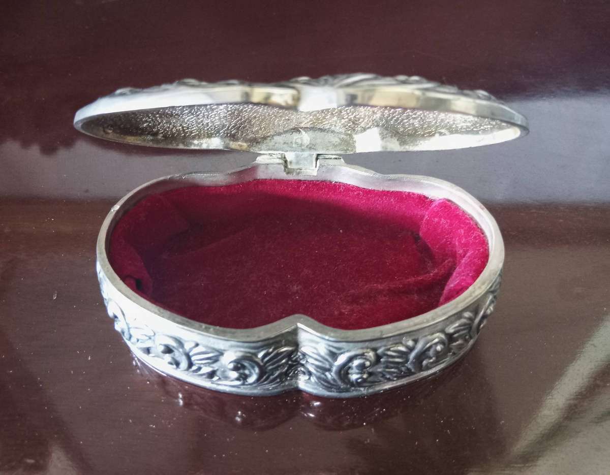 HINGED DOUBLE HEART TRINKET BOX