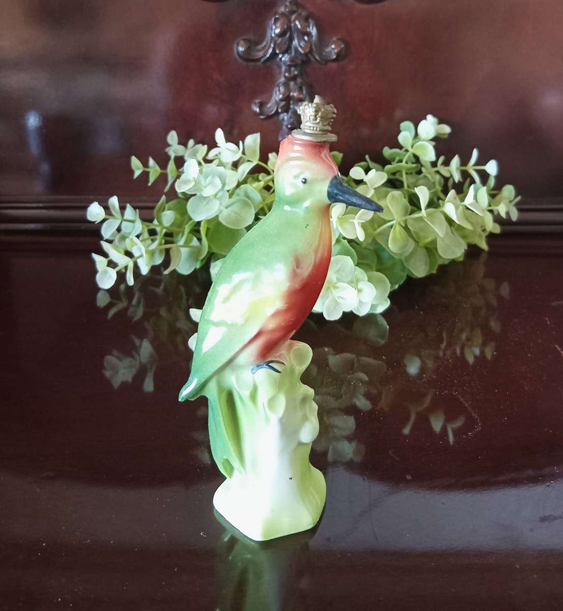 PORCELAIN VINTAGE DUO OF A PARROT DESIGNED PERFUME BOTTLE AND ROYAL WORCESTER EGG CODDLER