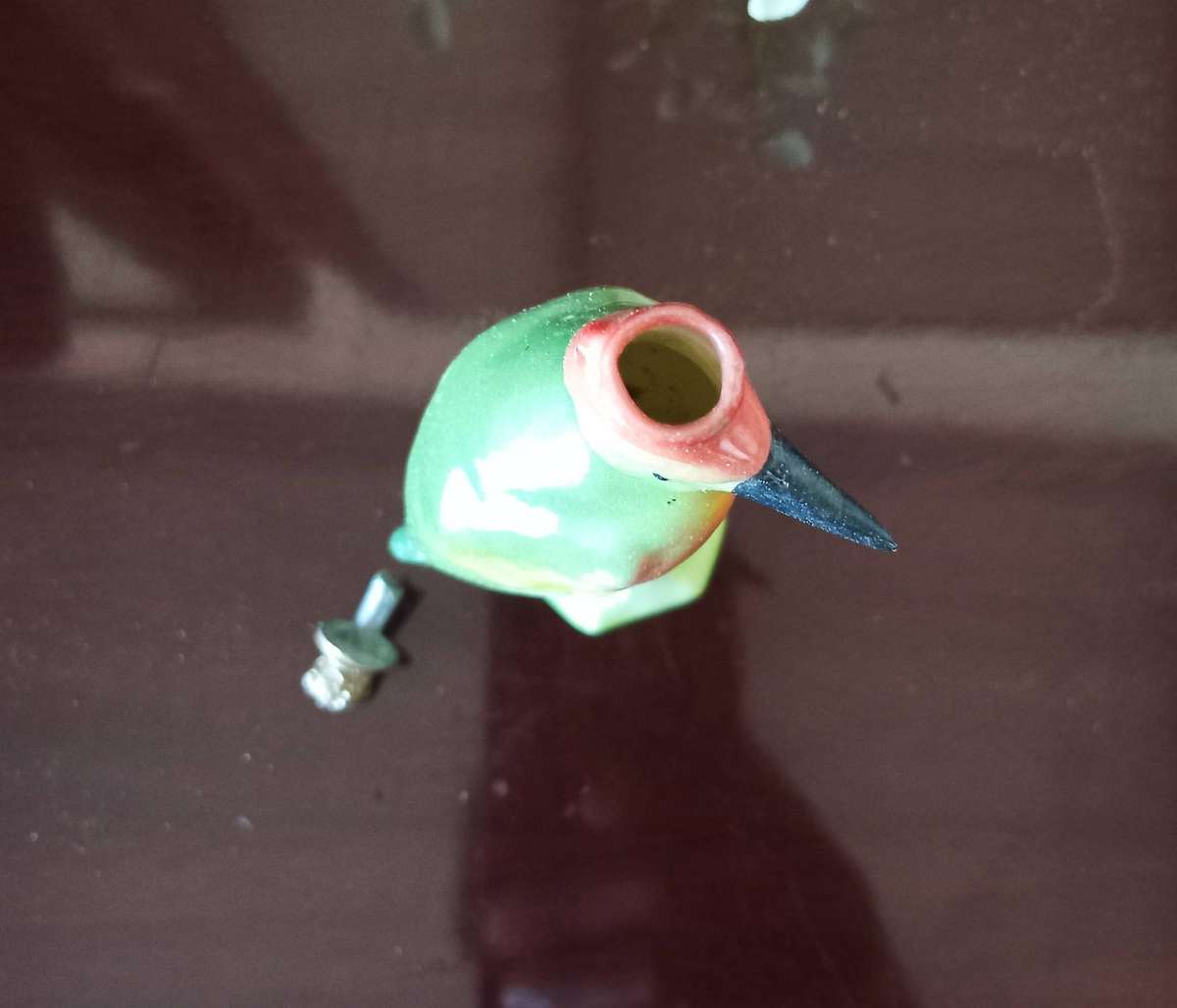 PORCELAIN VINTAGE DUO OF A PARROT DESIGNED PERFUME BOTTLE AND ROYAL WORCESTER EGG CODDLER