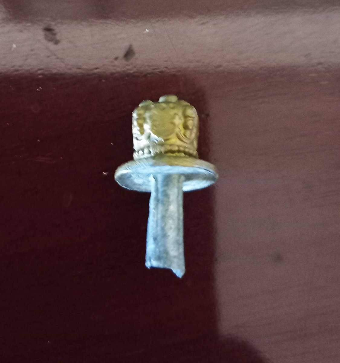 PORCELAIN VINTAGE DUO OF A PARROT DESIGNED PERFUME BOTTLE AND ROYAL WORCESTER EGG CODDLER