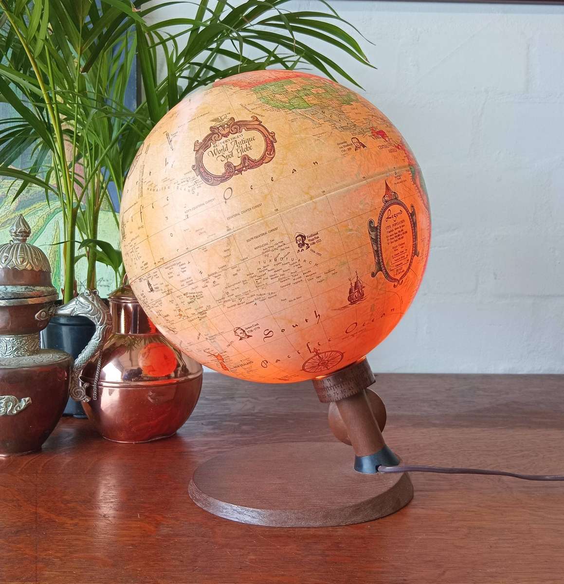 AMAZING READERS DIGEST ANTIQUE SPOT GLOBE*HIGHLY COLLECTABLE*(WORKING CONDITION)