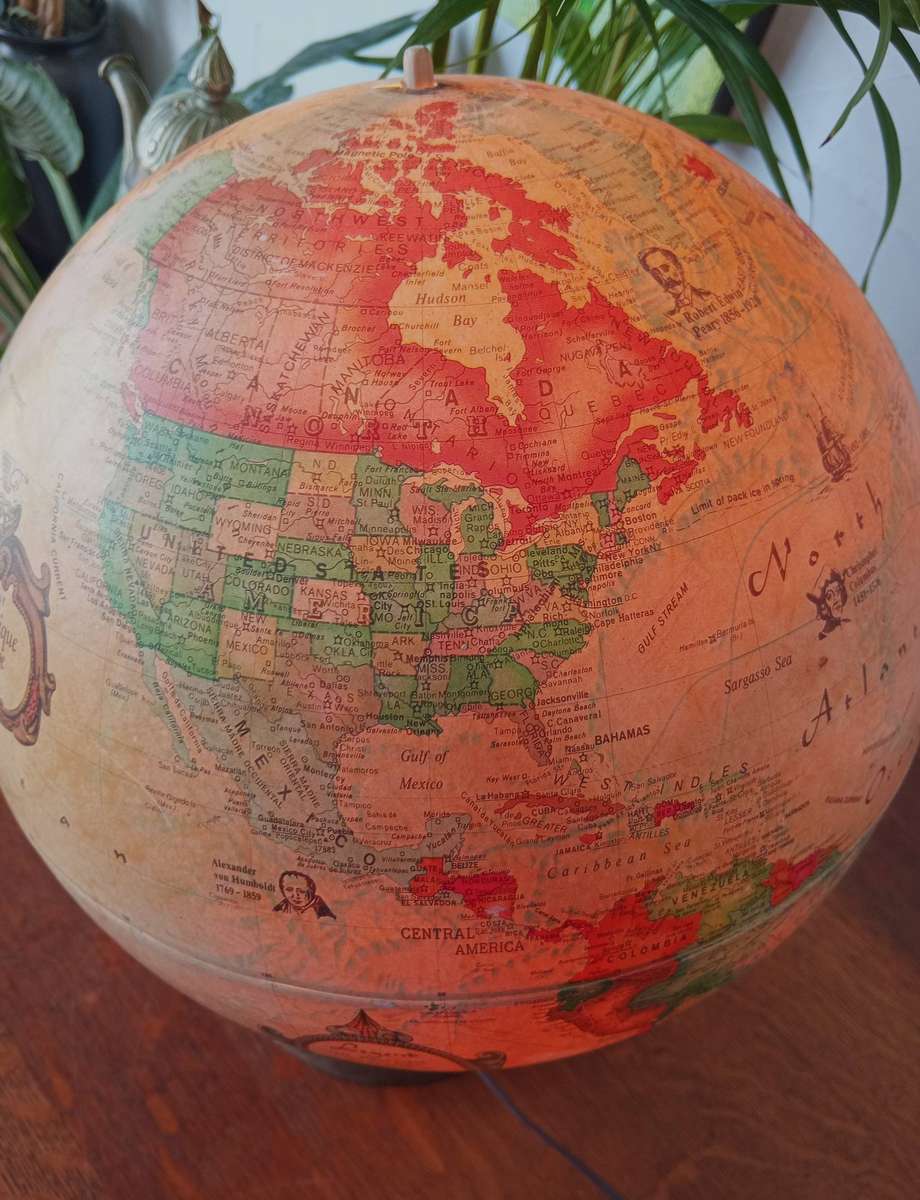 AMAZING READERS DIGEST ANTIQUE SPOT GLOBE*HIGHLY COLLECTABLE*(WORKING CONDITION)