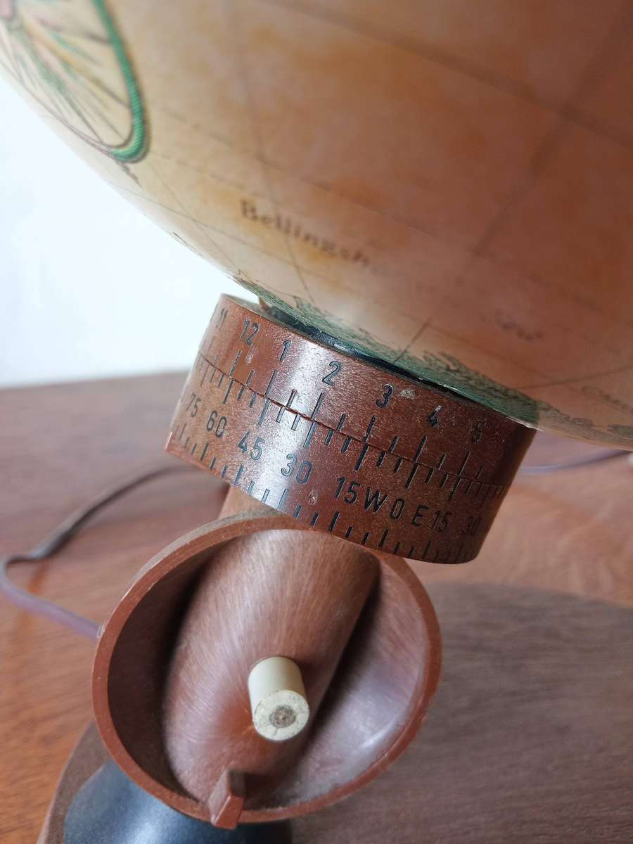 AMAZING READERS DIGEST ANTIQUE SPOT GLOBE*HIGHLY COLLECTABLE*(WORKING CONDITION)