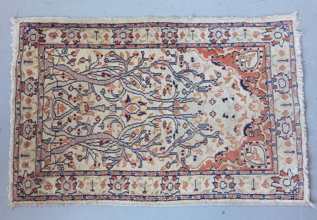 LOVELY TIGHT WOVEN HAND KNOTTED PERSIAN RUG