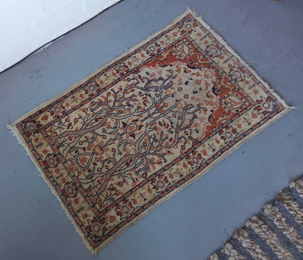 LOVELY TIGHT WOVEN HAND KNOTTED PERSIAN RUG
