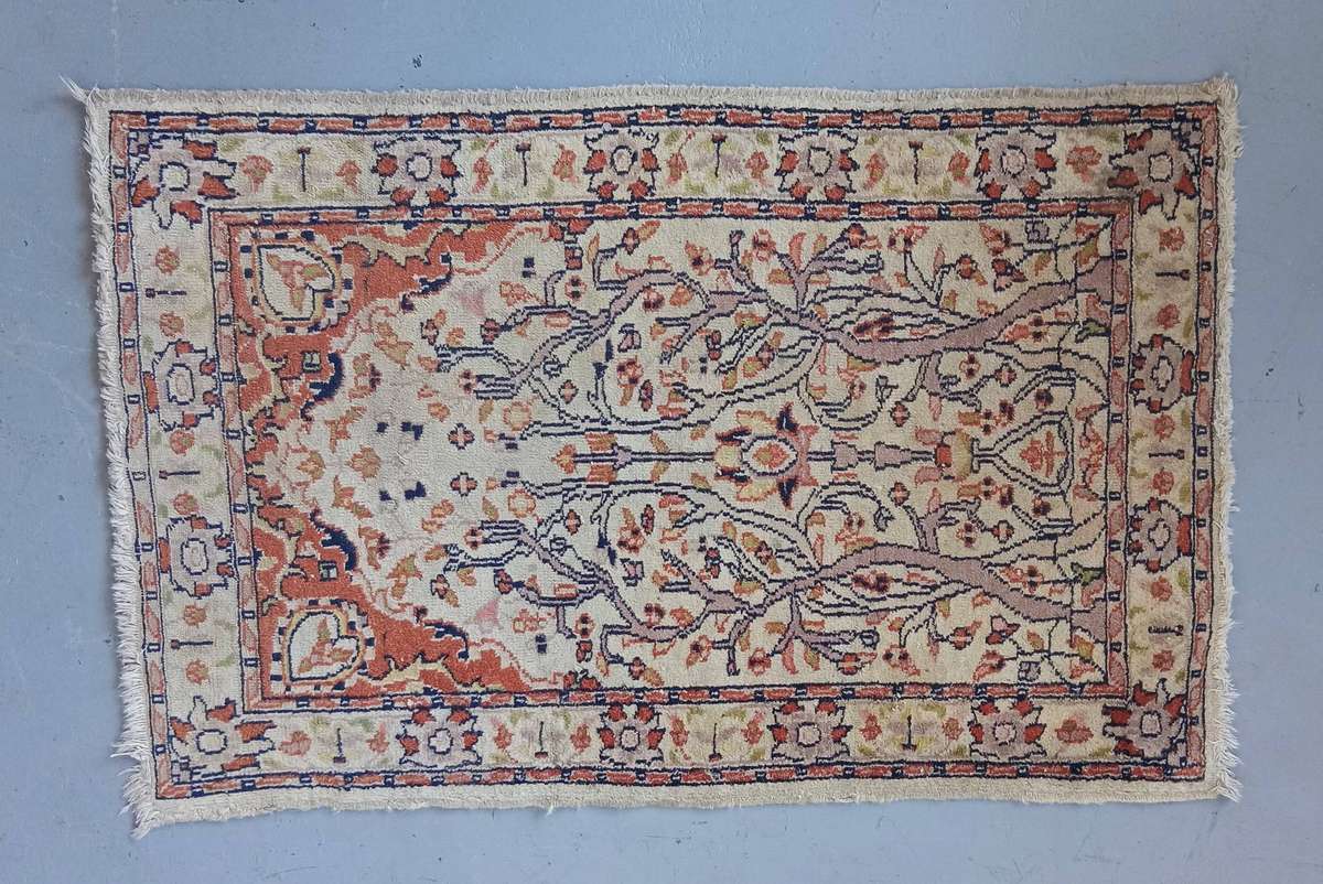 LOVELY TIGHT WOVEN HAND KNOTTED PERSIAN RUG