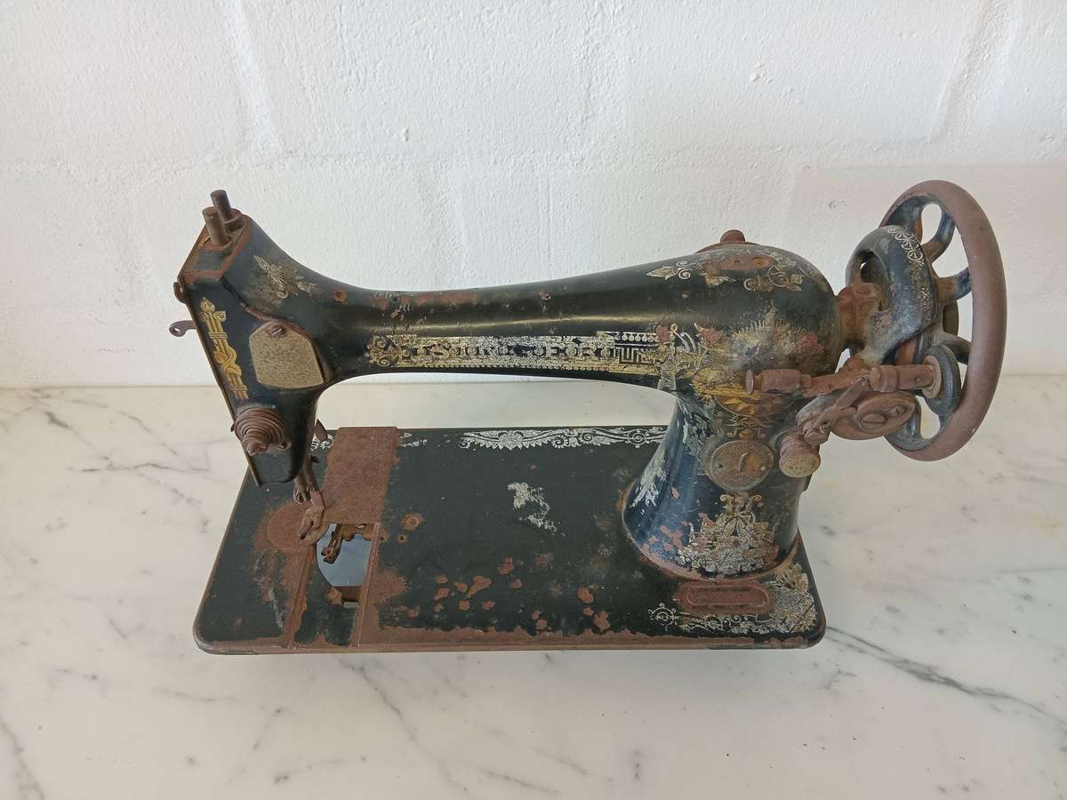 VINTAGE SINGER DOMESTIC SEWING MACHINE FRAME