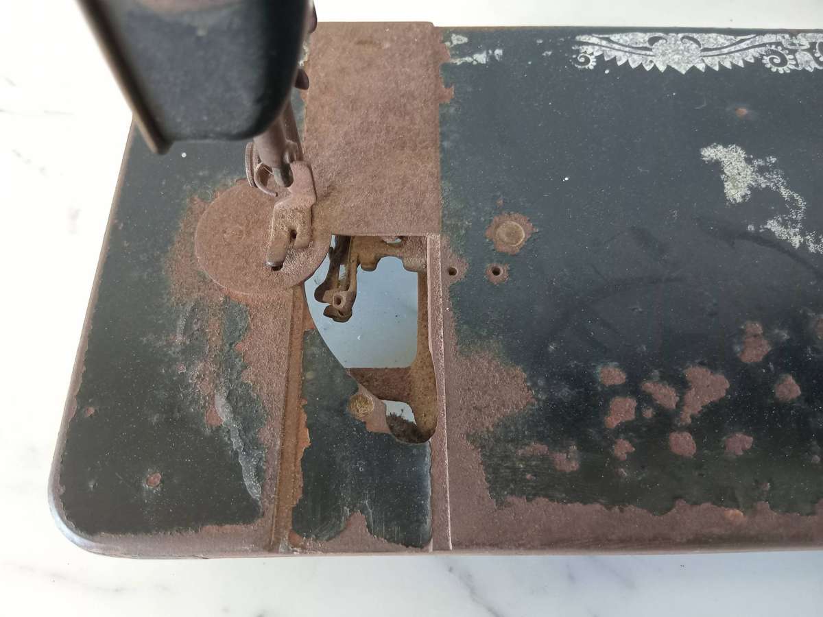 VINTAGE SINGER DOMESTIC SEWING MACHINE FRAME