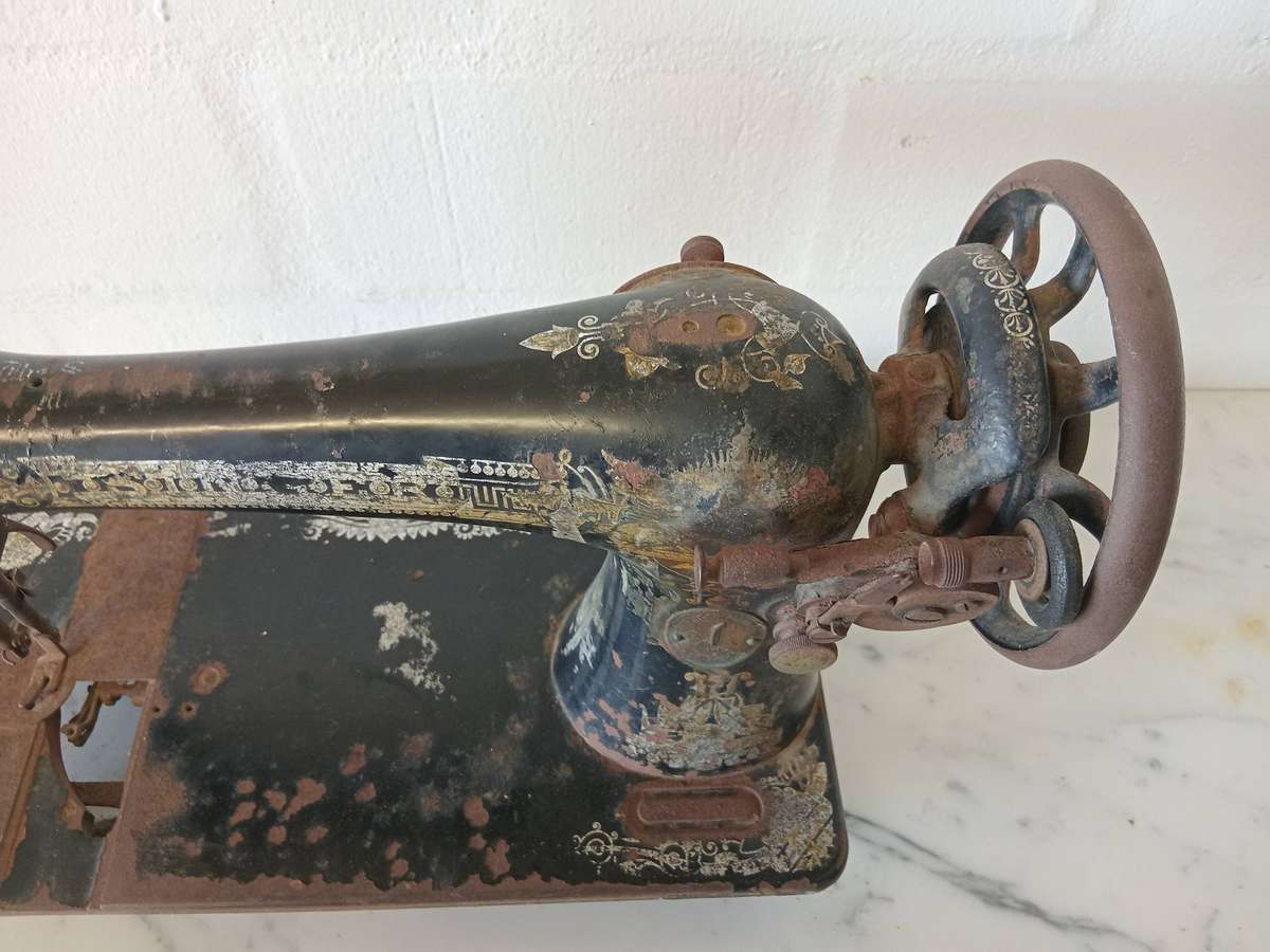 VINTAGE SINGER DOMESTIC SEWING MACHINE FRAME