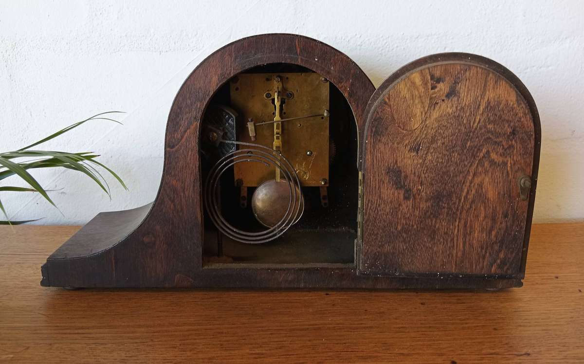 VINTAGE ART DECO ORIGINAL MANTLE CLOCK (HIGHLY COLLECTABLE)