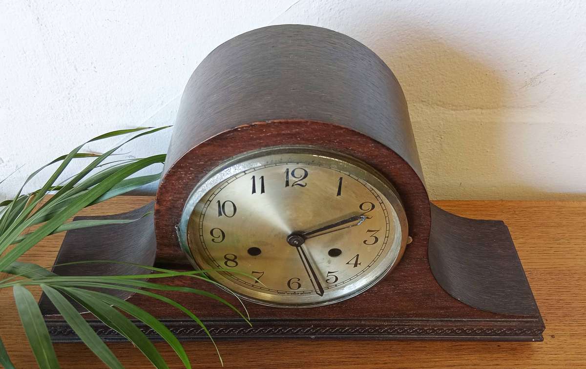 VINTAGE ART DECO ORIGINAL MANTLE CLOCK (HIGHLY COLLECTABLE)