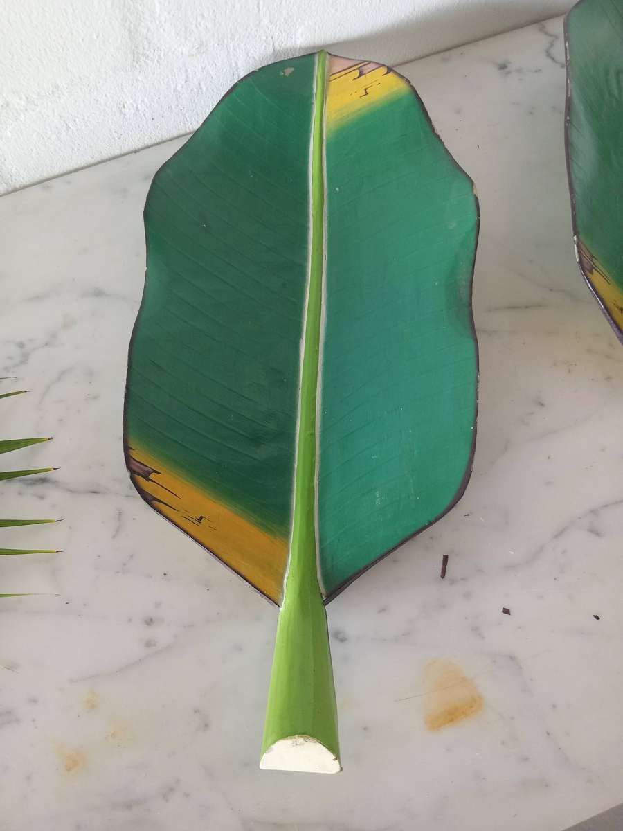 Hand carved and painted wooden banana leaves, set of 6