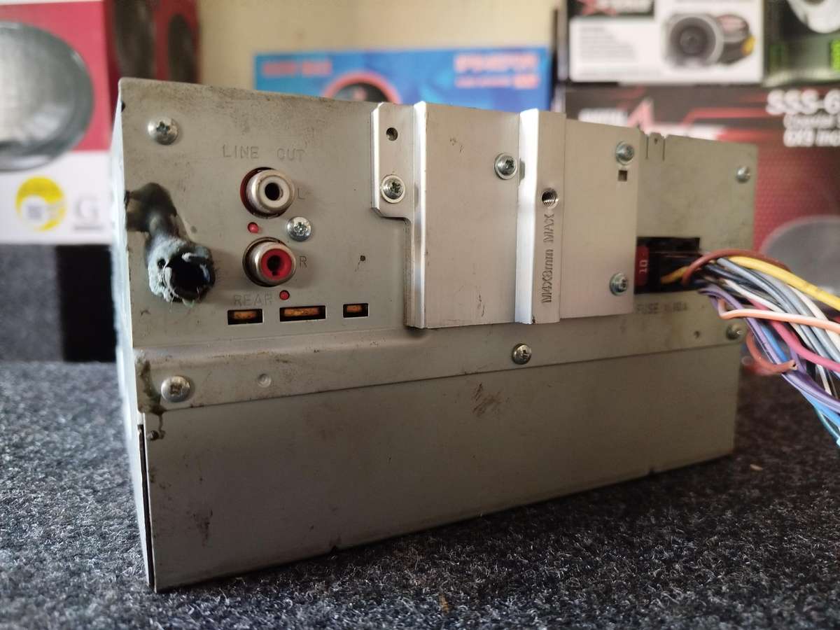 JVC Double Din Car Media Player with USB/CD/AUX (KD-R400) -