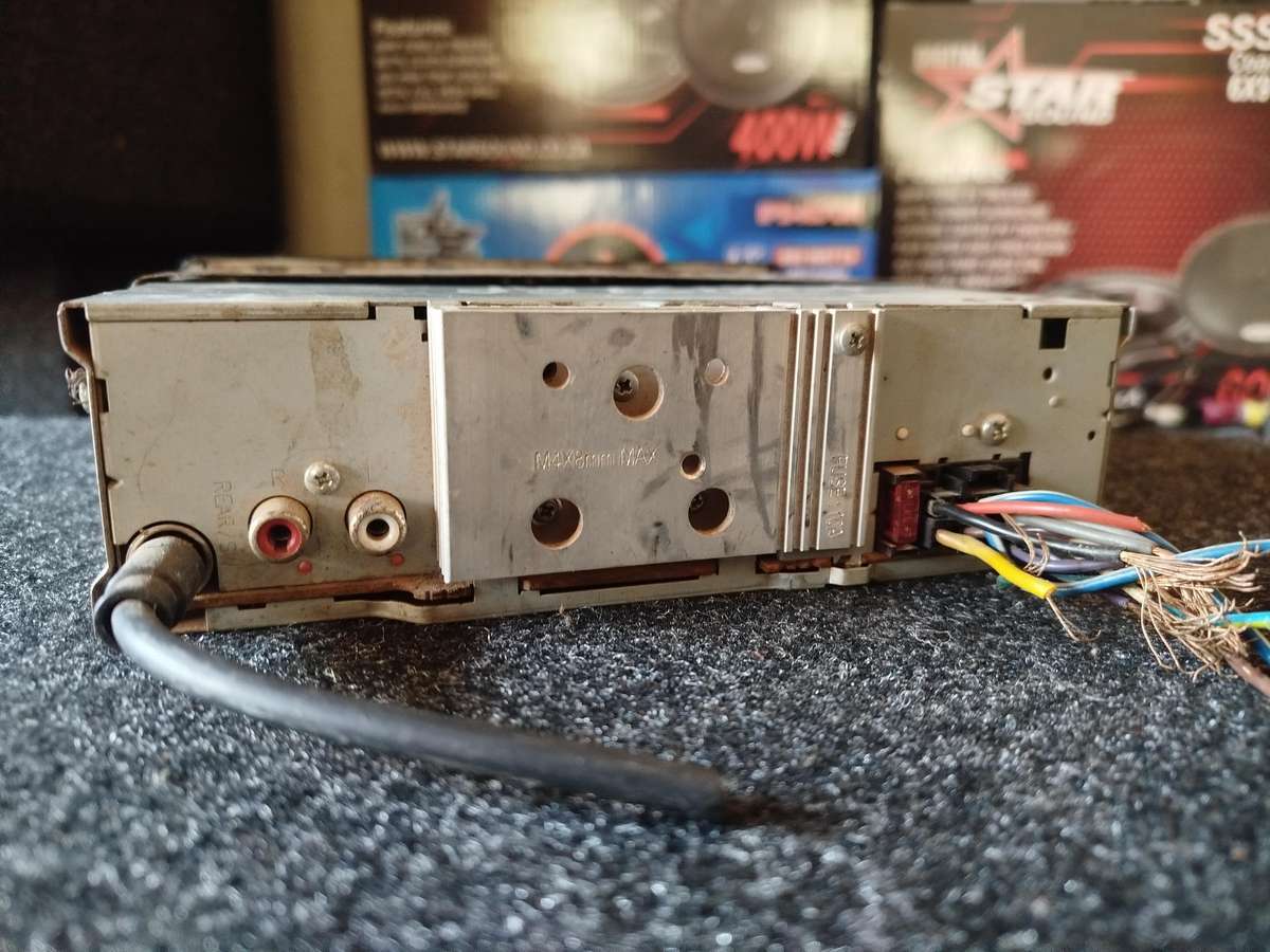 JVC Single Din Car Media Player with USB/AUX (KD-R461) - CD not Working