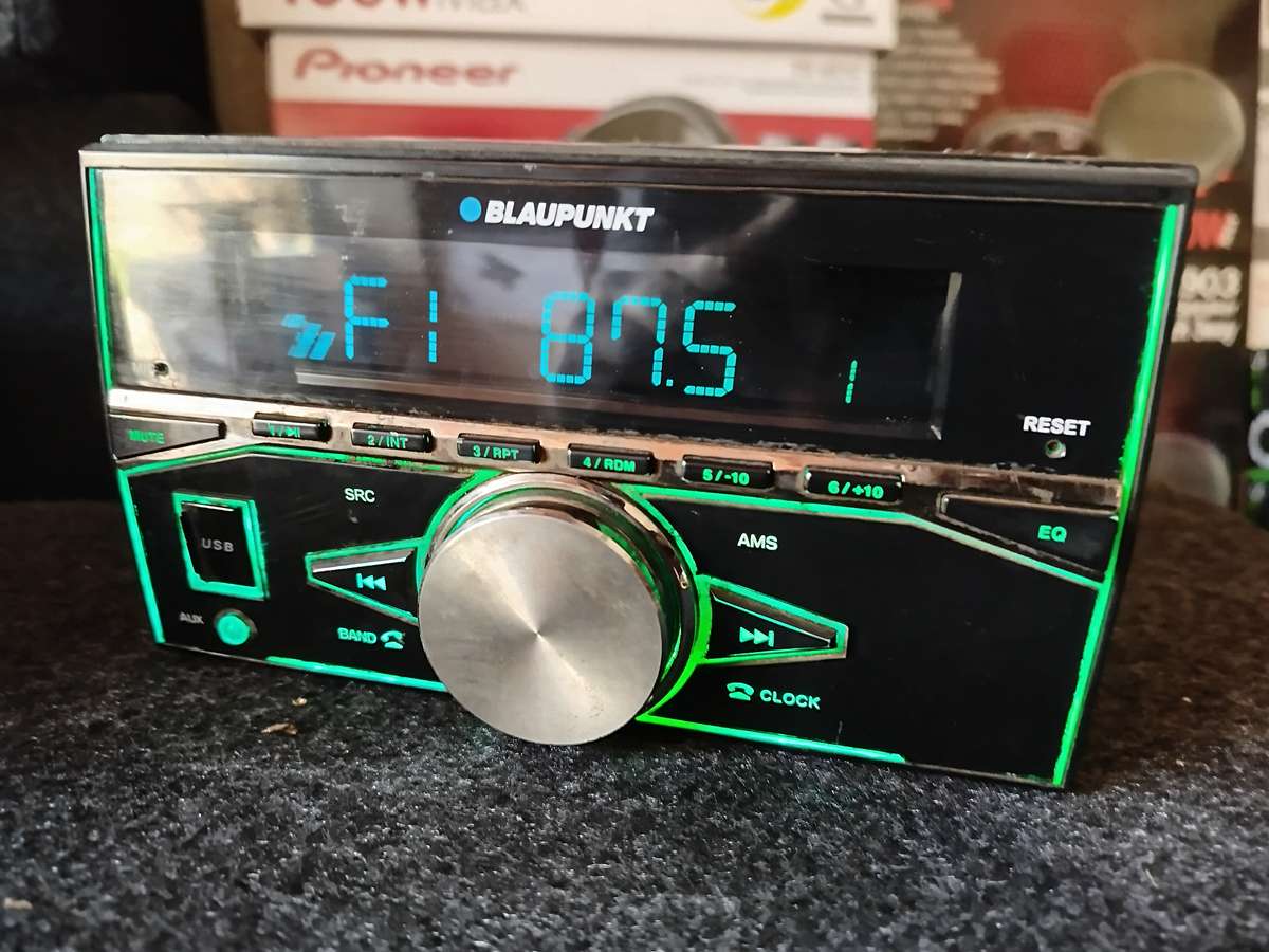 Blaupunkt Double Din Car Media Player with USB/BT/AUX (CAV7010DCKBT)