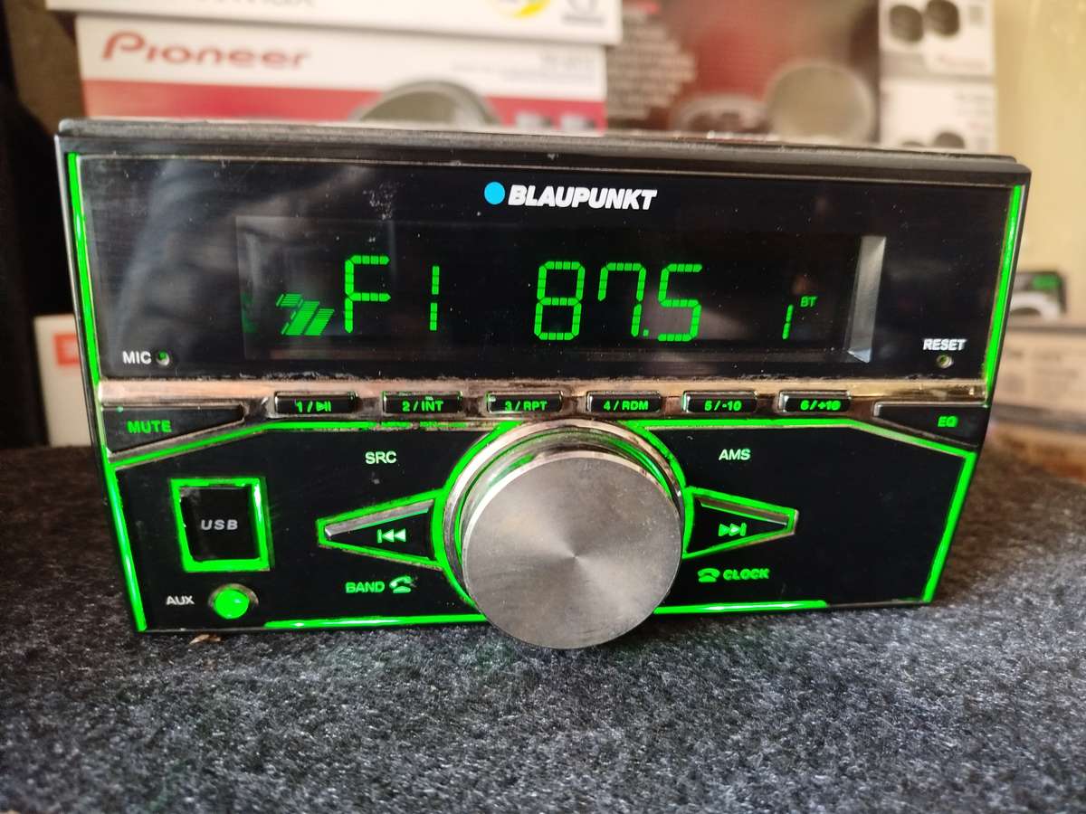 Blaupunkt Double Din Car Media Player with USB/BT/AUX (CAV7010DCKBT)