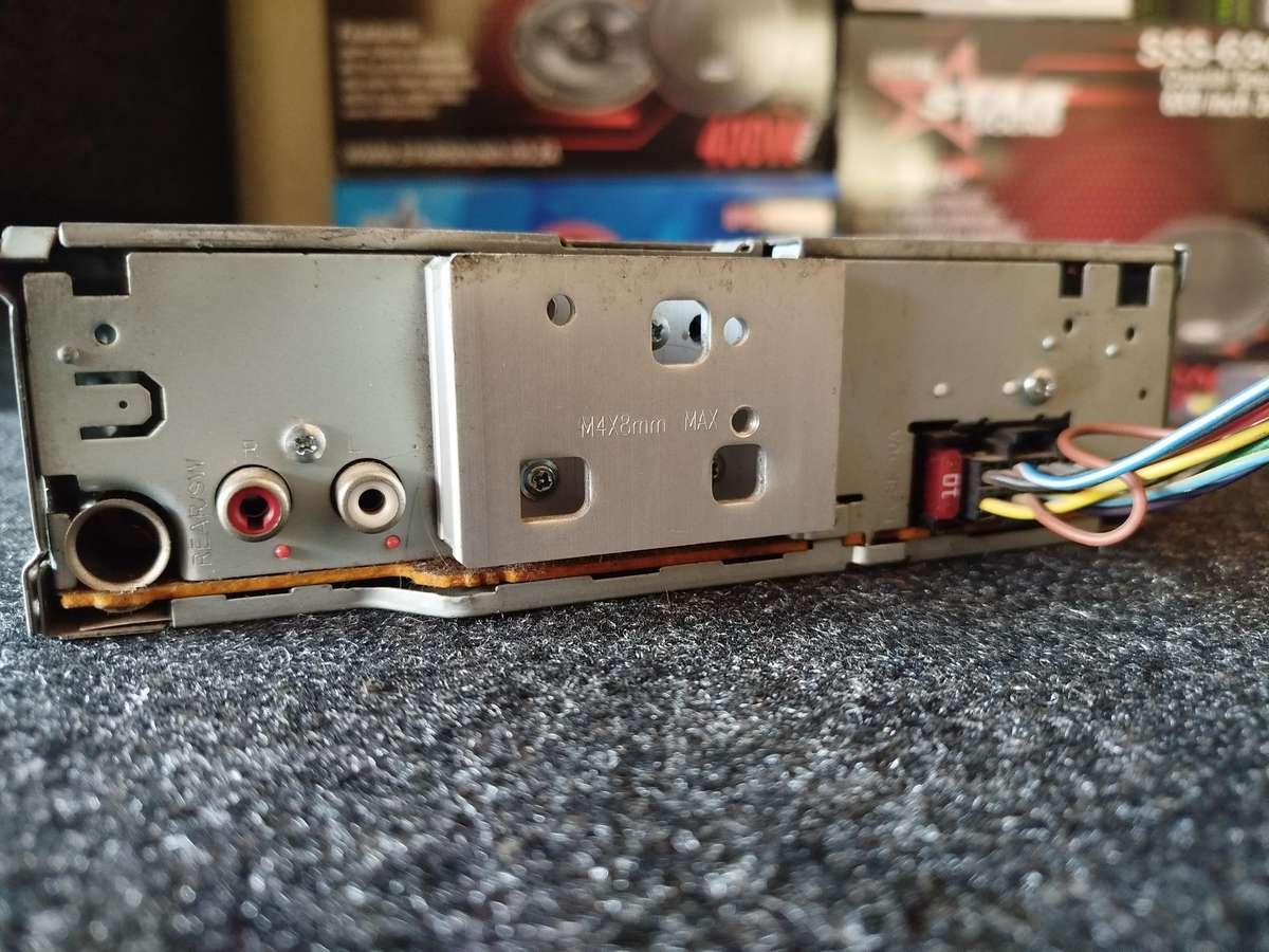 JVC Single Din Car Media Player with USB/AUX/CD (KD-R446) - CD not Working