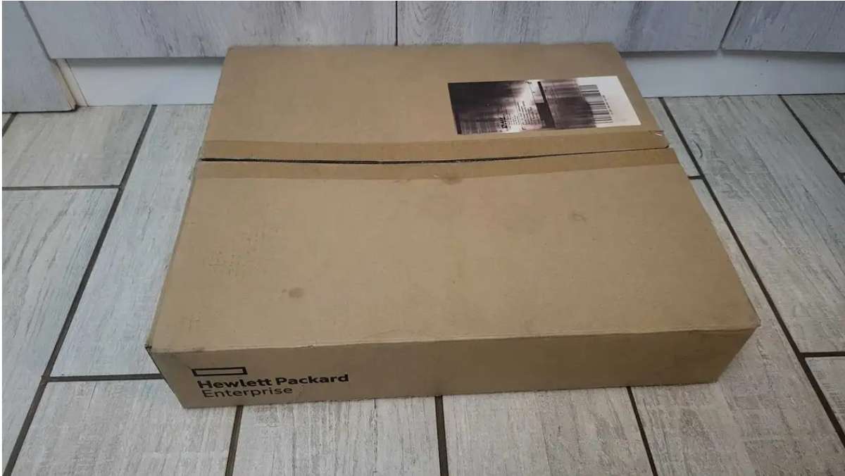 HP Aruba 48port POE Switch - No Reserve!