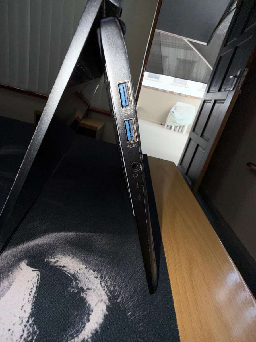 MSI Modern 14 B11MOU - Intel i5-1155G7 @ 2.50GHZ - Going for R 12000 new