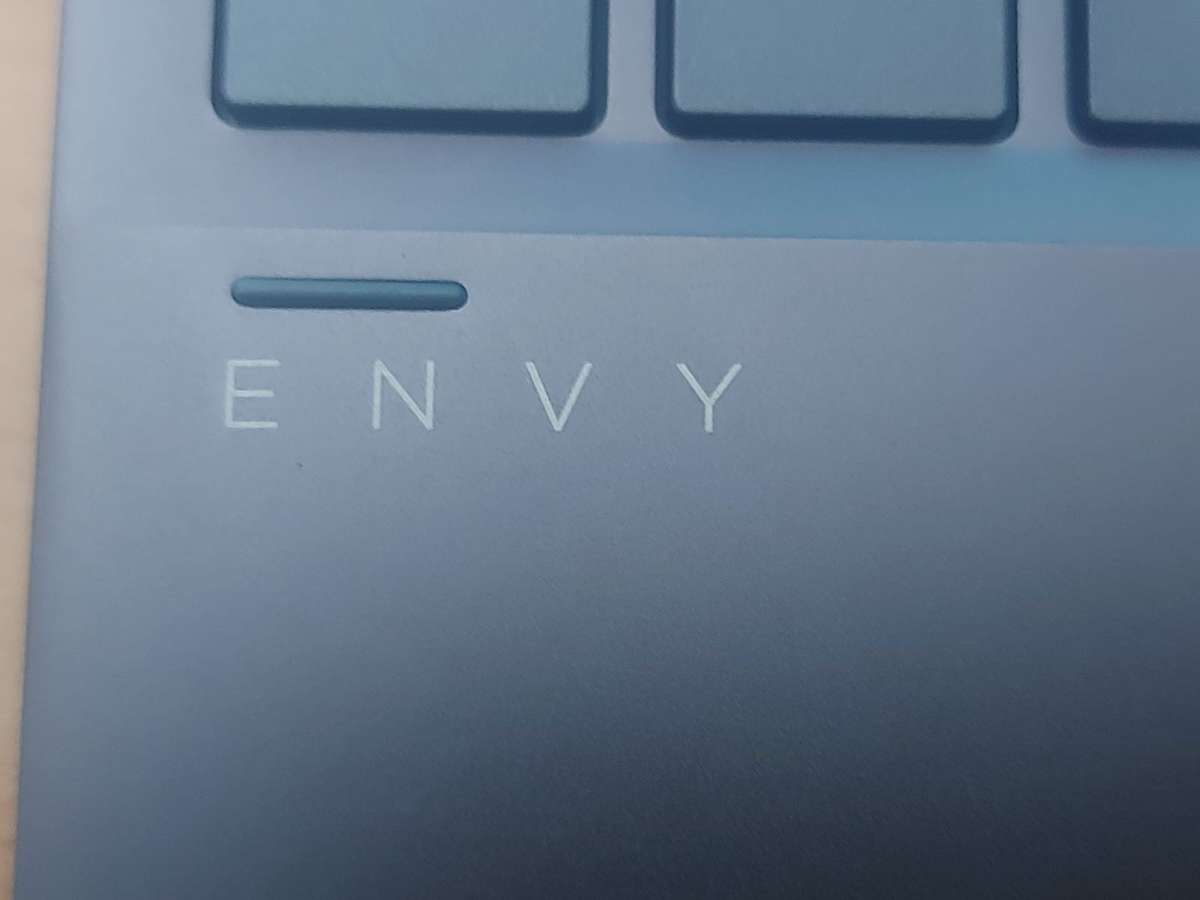 HP ENVY x360 AMD Ryzen 7 2700U