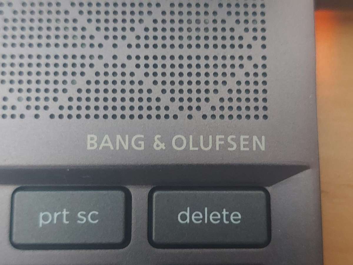 HP ENVY x360 AMD Ryzen 7 2700U