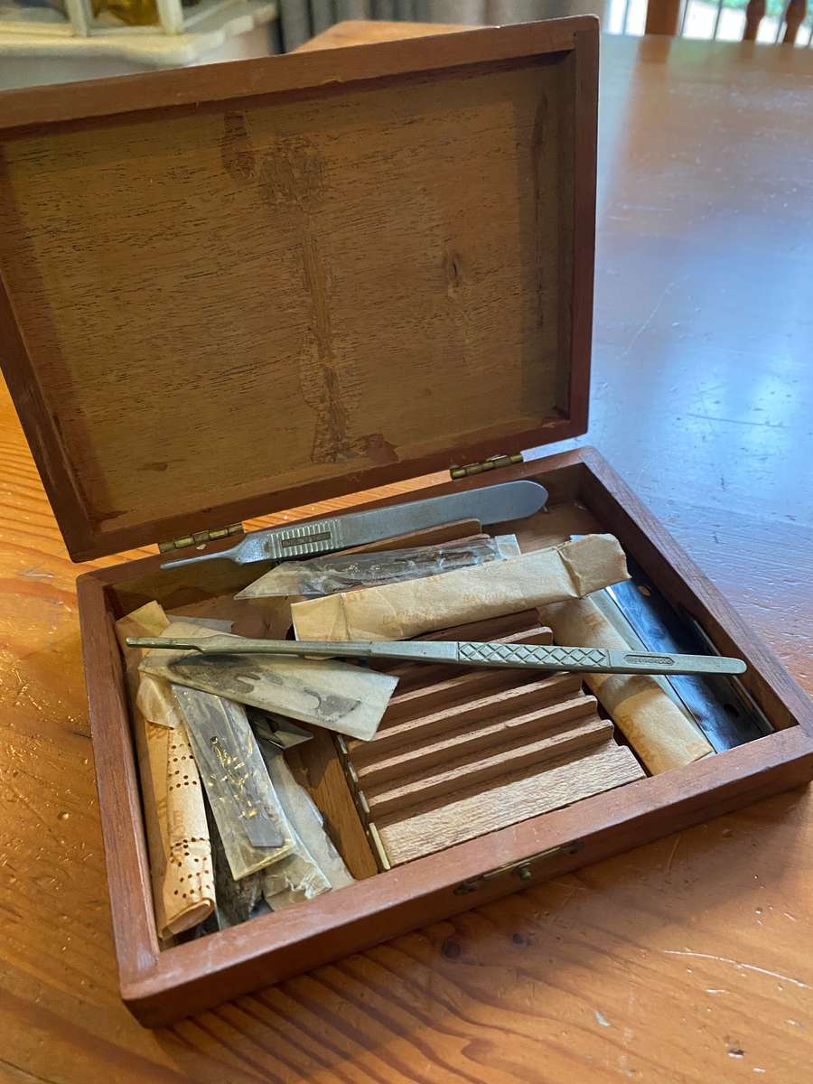 Vintage Surgery knives with blades