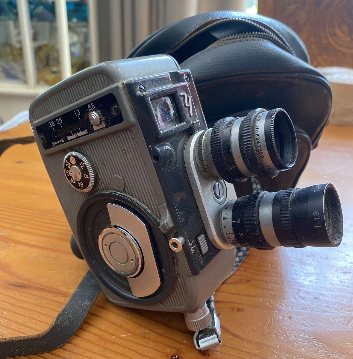 VINTAGE MOVIE CAMERA