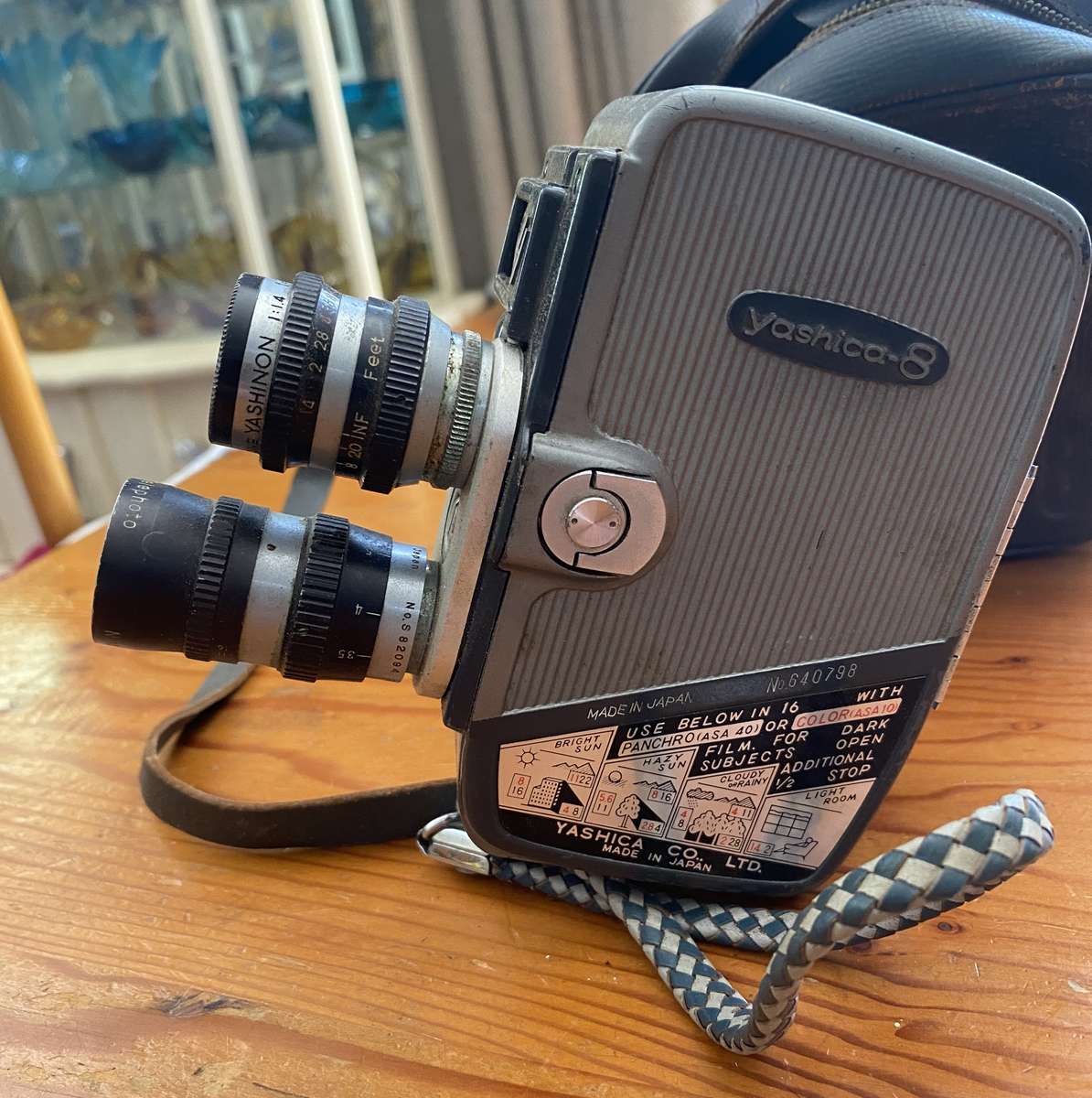 VINTAGE MOVIE CAMERA