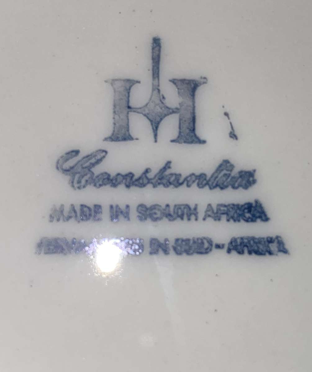 DINNER PLATES AND SIDE PLATES