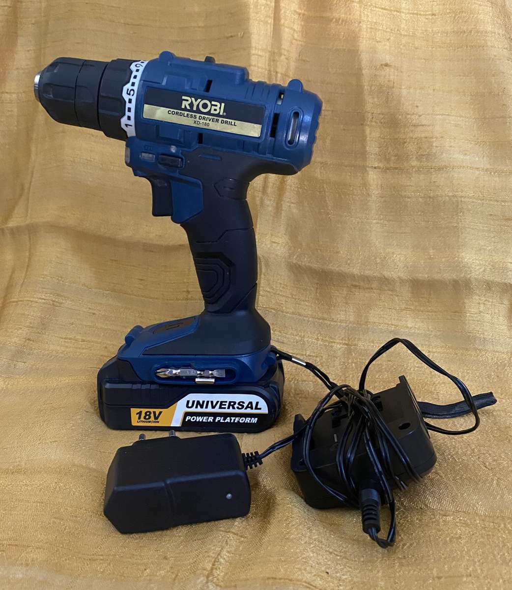 RYOBI CORDLES DRILL