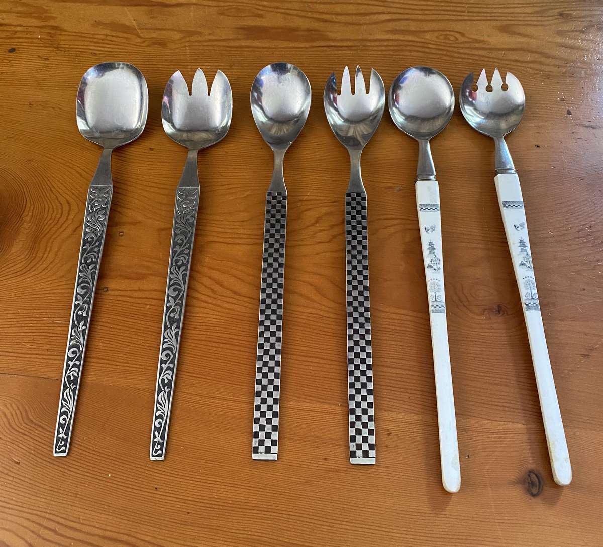 SALAD SERVING SPOONS
