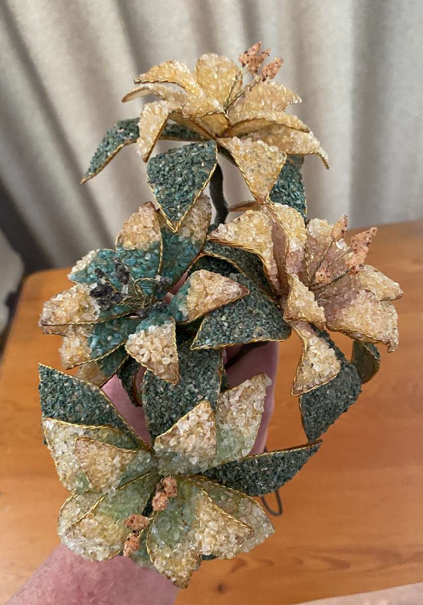 VINTAGE STONE FLOWERS