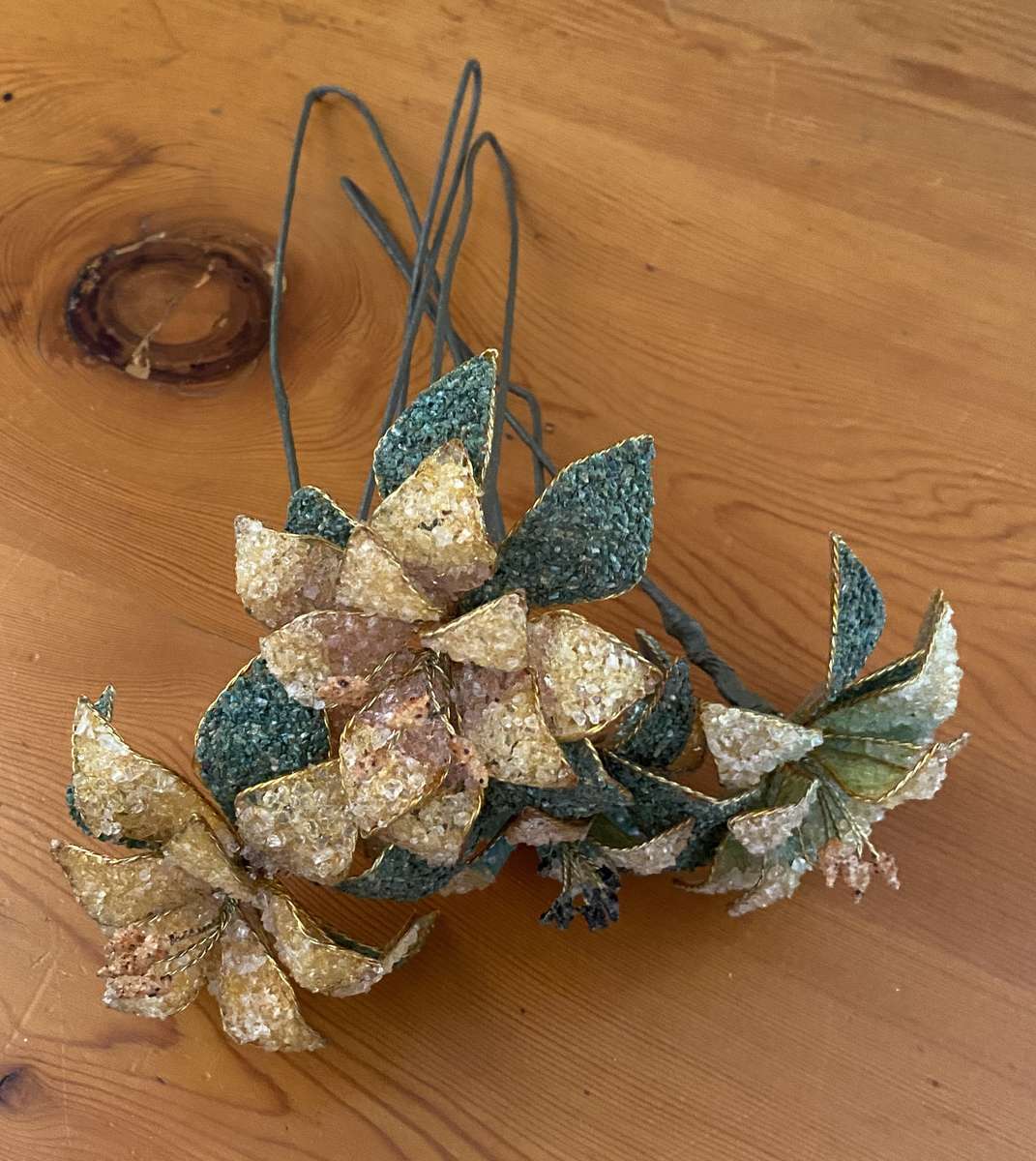 VINTAGE STONE FLOWERS