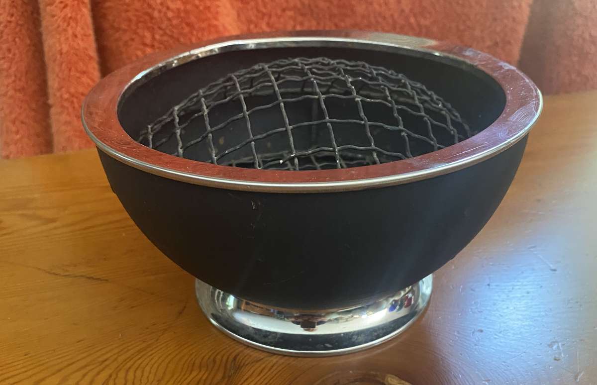 VINTAGE METAL FLOWER ARRANGING POT